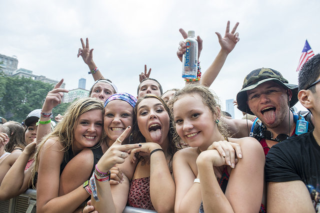 041c63036lolla-day-1-general-gallery-crowd_lollapalooza-2016_day-1_annie-lesser_july-28-2016-8-mobile.jpeg