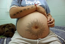 2010_12_10_pregnant_inmate.jpg