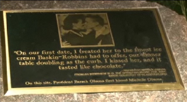 2012_8_16_obama_first-kiss.jpg