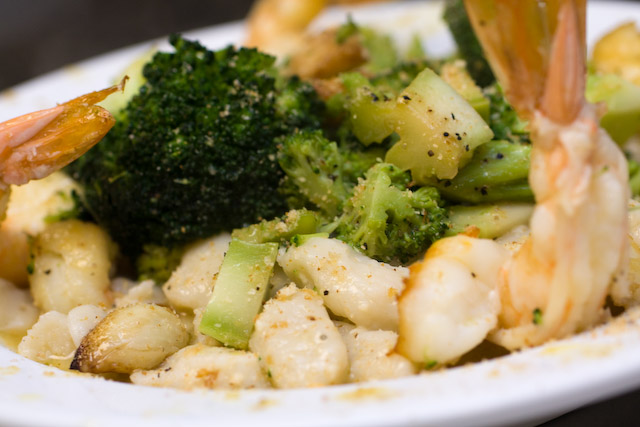 Cavatelli Shrimp and Broccoli $24.00\r\nHouse made Ricotta Cavatelli with sautÃ©ed Shrimp and Broccoli in Garlic and Olive Oil