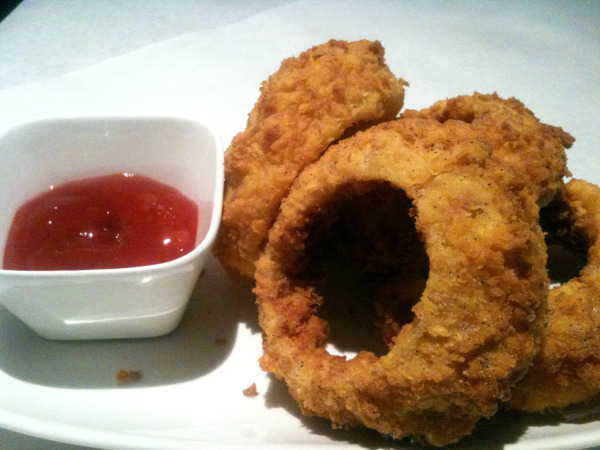 RB Grille\'s onion rings showed promise, until they fell apart.