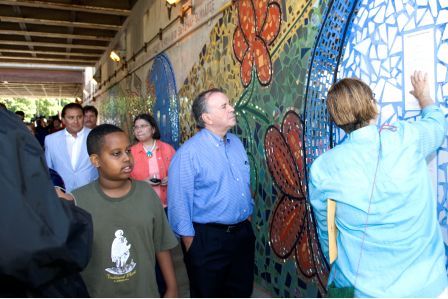 Mayor Daley inspects the mural with Ald. Mary Smith.