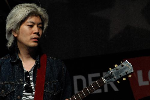 James Iha, formerly of Smashing Pumpkins and A Perfect Circle, debuts his new, err, project Tinted Windows at the Levi\'s/Fader Fort