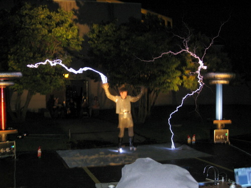 Dr. Zeus, Master of Lightning plays the singing Tesla coils