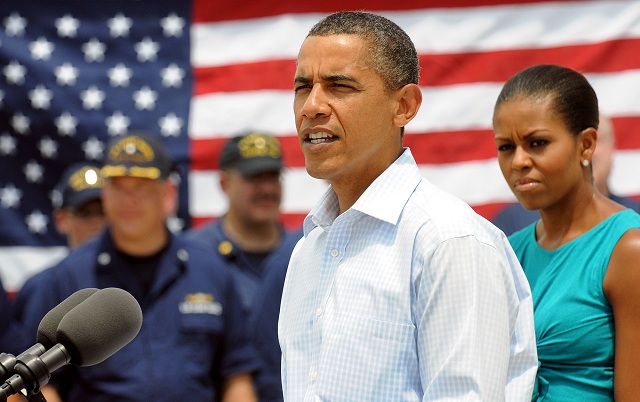 Pres Obama speaks to members of the Coast Guard