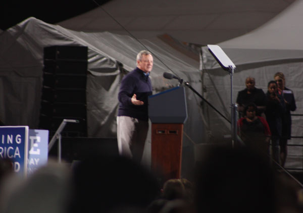 Senator Dick Durbin addresses the crowd.