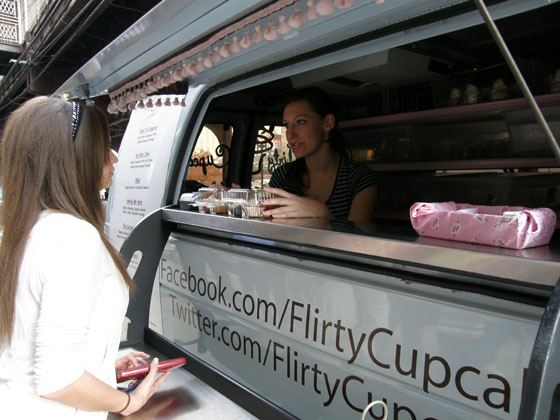\<a href=\"http://chicagoist.com/2010/11/17/track_that_truck_flirty_cupcakes.php\"target=\"_blank\"\>Flirty Cupcakes\<\/a\>