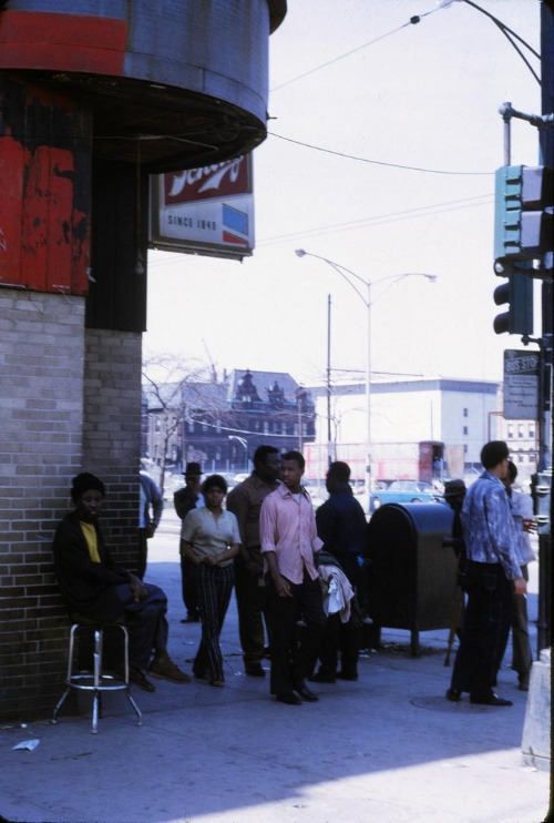 Photos by Lou Fourcher for the UIC Valley Project, 1971.