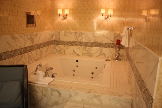 The bathtub of the Penthouse (we can dream, can\'t we?).