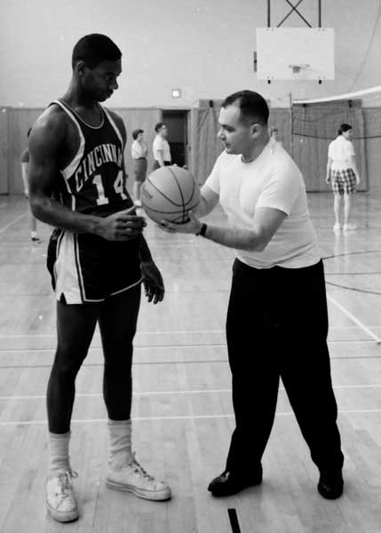 The famous Oscar Robertson - amongst the first of the modern hoop superstars. The \"Big O\" agrees with me that the ball is round. Photo by Art Shay\r\n\r\n