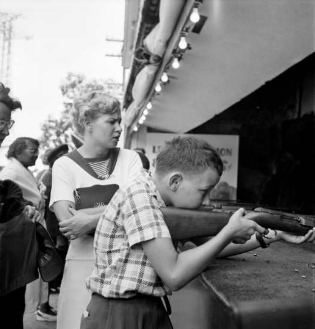 A loving mother, distraught at her son\'s poor marksmanship, would cut out personal luxuries rather than have him end up as a failed sniper criticized by the commentariat of his day. (Photo: Art Shay)T\r\n\r\n