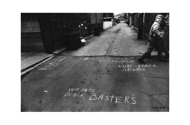 Semi-literate chalkers scrawl their hate in a south side back alley of Chicago. 1953. What kind of American  haters  spell \"bastards\" \"basters\"  and Negroes \"Nearg-\" ? The point, I think, of my picture.\r\n