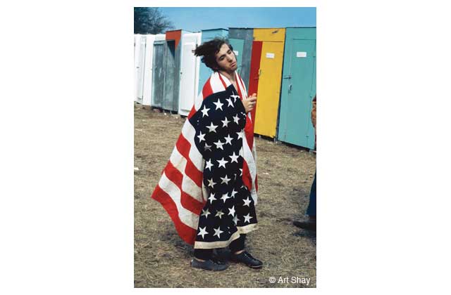 Near currently embattled Madison, Wisc., a Hippie attending a rock music festival takes his flag-quilt along to the John so it won\'t be stolen.\r\n