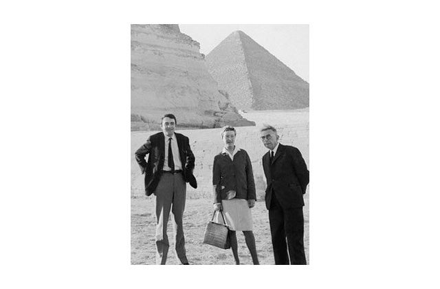 Illustration from the book: Lanzmann, De Beauvoir, Jean-Paul Sartre in 1967 at the Pyramids. Simone sometimes edited Claude;s articles, as she did Sartre\'s manus\cripts..SDarte edited Lanzmann until he turned over the editorship of \<em\>Les Temps Modernes\<\/em\> to  him.\r\n