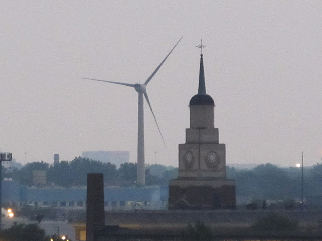 Testa\'s turbine looms behind the Burnham & Root-designed \<a href=\"http://articles.chicagotribune.com/2000-08-22/business/0008220355_1_oldest-banks-stockyards-exchange-avenue\"\>National Live Stock Bank of Chicago\<\/a\> along south Halsted.
