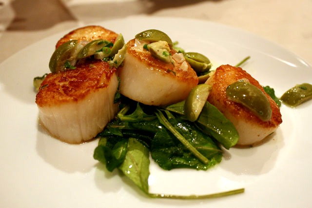 seared scallops with lemon, butter, olives, and arugula