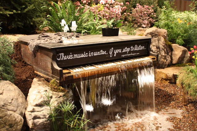 Is it a fountain? Is it a piano?